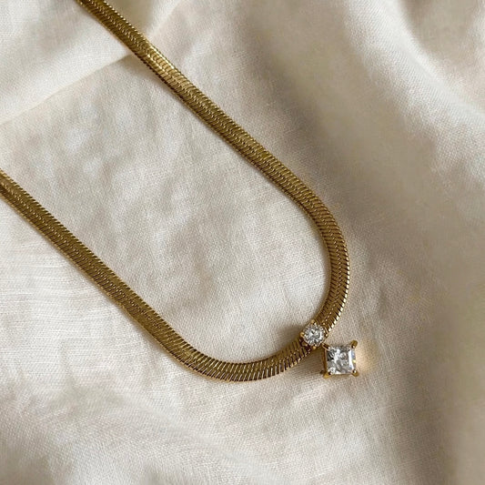 BRILLIANT SNAKE NECKLACE